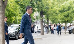 El presidente del Gobierno, Pedro Sánchez, este lunes durante su comparecencia en Moncloa para anunciar que continuará en su cargo. — Borja Puig de la Bellacasa / Moncloa