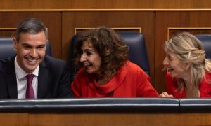 Carles Puigdemont interviene en un acto electoral de Junts, a 1 de mayo de 2024. — David Borrat / EFE