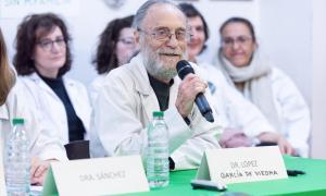 Un doctor de atención primaria jubilado se niega a asistir a un homenaje organizado por la Comunidad de Madrid