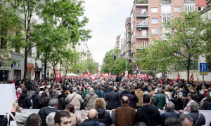 Nazarenos en procesión durante la Semana Santa de Málaga 2024. — Europa Press