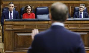 El presidente del PP, Alberto Núñez Feijóo, interviene durante una sesión de control al Gobierno, en el Congreso de los Diputados, a 24 de abril de 2024, en Madrid. — Jesús Hellín / EUROPA PRESS