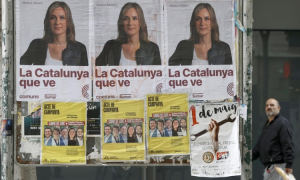 Foto de archivo. Cartel de alquiler en un edificio de la capital, a 27 de octubre de 2021, en Madrid. — Alberto Ortega / Europa Press