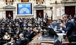 La diputada de ERC Marta Rosique interviene este martes en el pleno del Congreso. — Fernando Villar / EFE