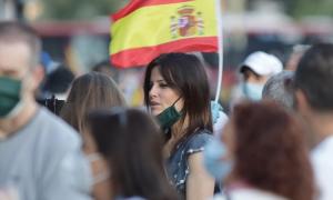 Alberto Núñez Feijóo, durante el acto organizado por el Partido Popular en la plaza de Felipe II de Madrid este domingo, 24 de septiembre. — Borja Sánchez Trillo / Agencia EFE
