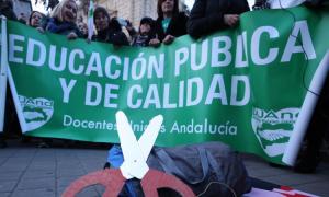 Marcha a favor de Pedro Sánchez en Madrid, bajo el lema 'Por amor a la democracia'. — Borja Sánchez-Trillo (EFE)